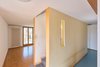 Treppenhaus mit Blick ins Wohnzimmer 