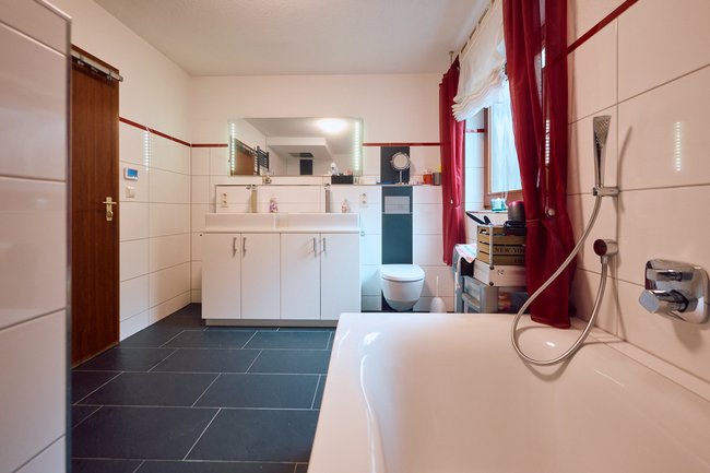 Hauptwohnung, Badezimmer Hauptwohnung, Badezimmer