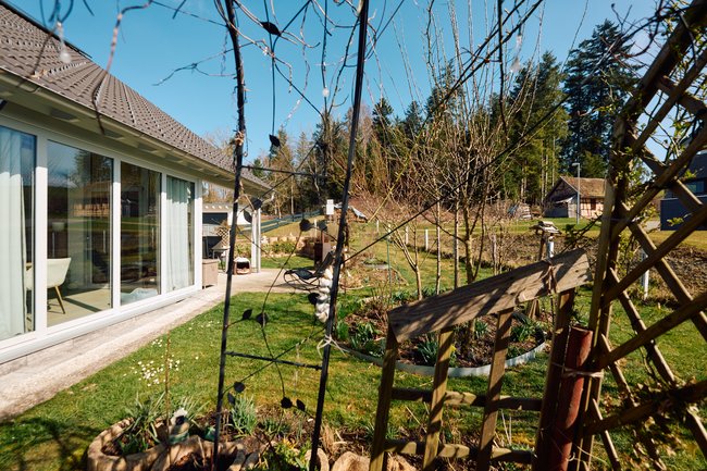 Objektansicht mit Garten Objektansicht mit Garten