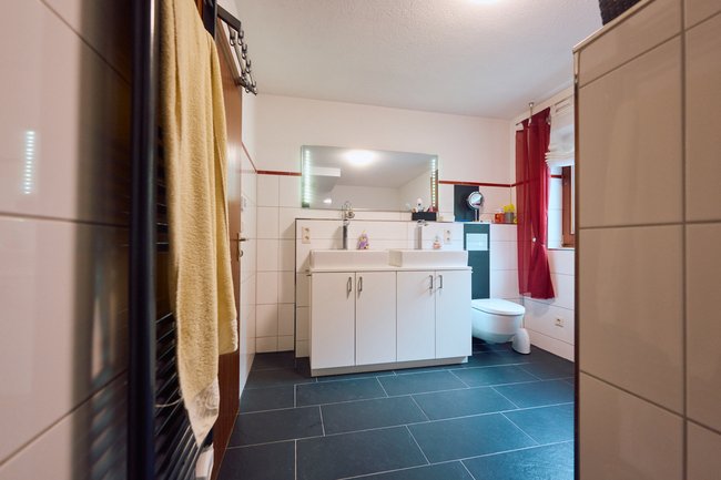 Hauptwohnung, Badezimmer Hauptwohnung, Badezimmer