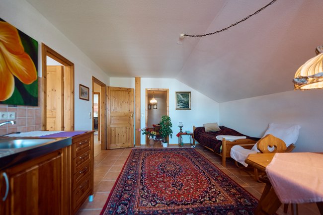 Dachgeschoss Zimmer mit Küchenzeile Dachgeschoss Zimmer mit Küchenzeile