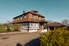 Objektansicht mit Garage 