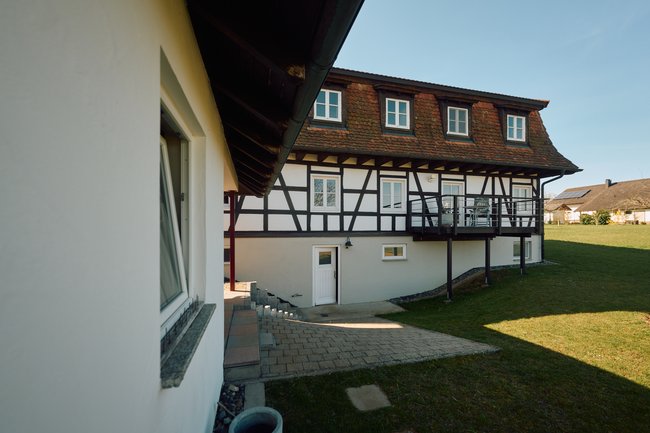 Objektansicht mit Garten 