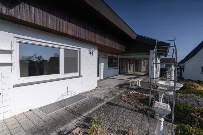 Objektansicht mit Terrasse Objektansicht mit Terrasse