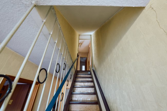 Erdgeschoss, Treppe ins Obergeschoss Erdgeschoss, Treppe ins Obergeschoss