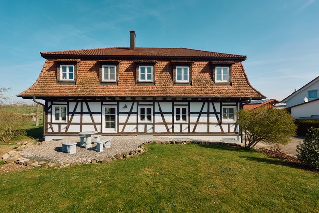 Objektansicht mit romantischer Terrasse 