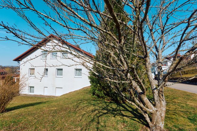 Objektansicht mit Grundstück Objektansicht mit Grundstück