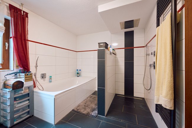 Hauptwohnung, Badezimmer Hauptwohnung, Badezimmer
