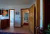 Zimmer mit Blick zu den anderen Räumen