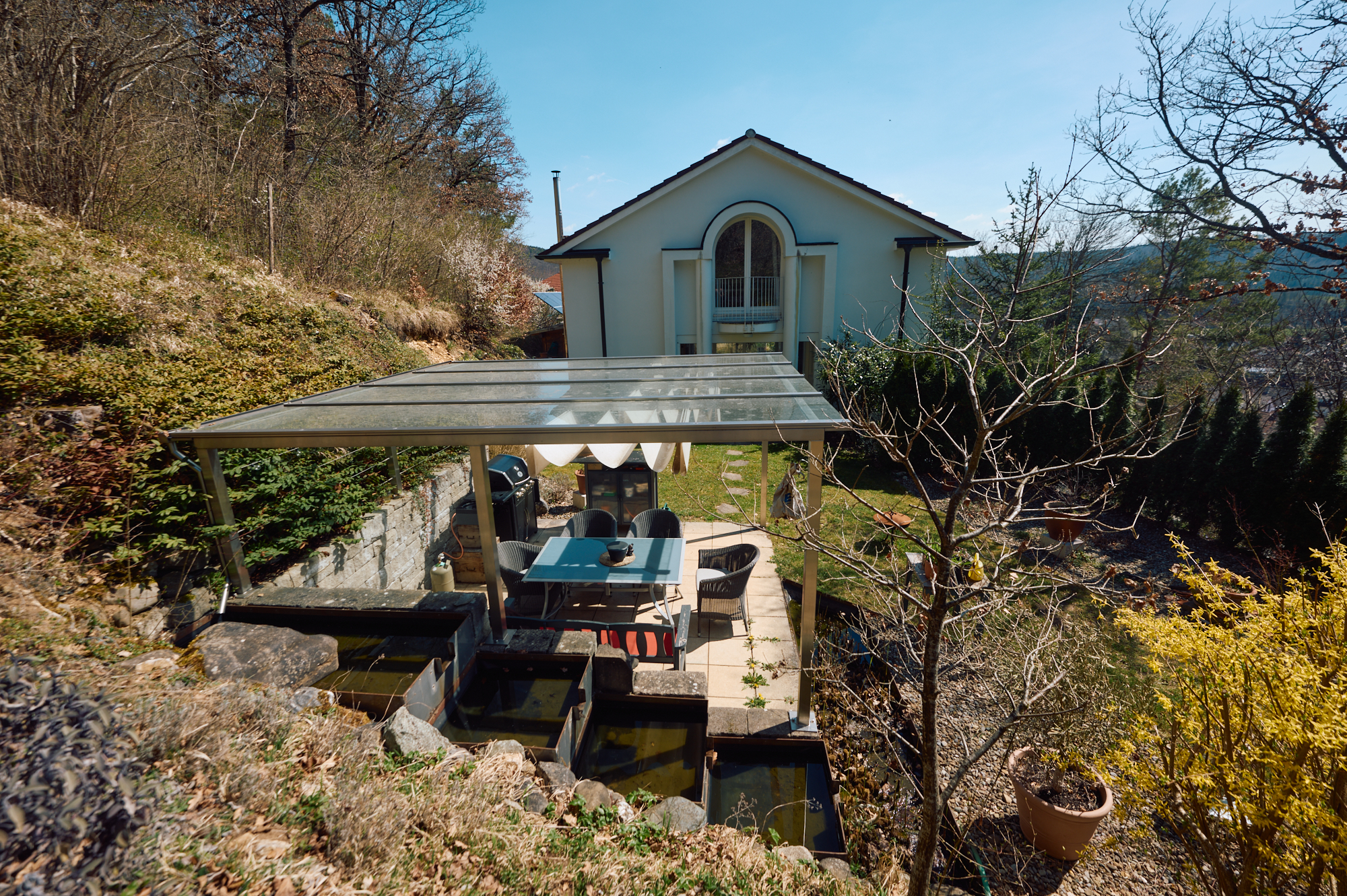 Objektansicht mit hochwertigem Freisitz 