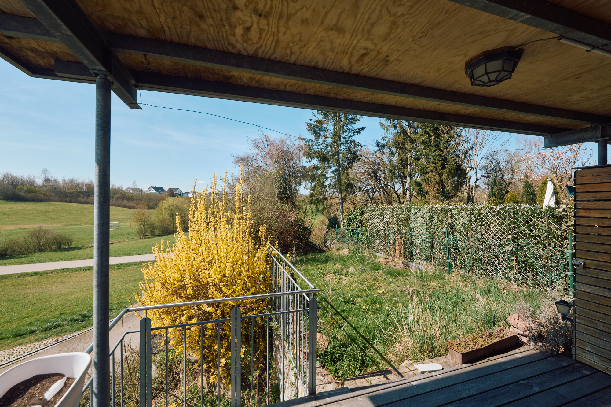 Terrasse mit Garten 